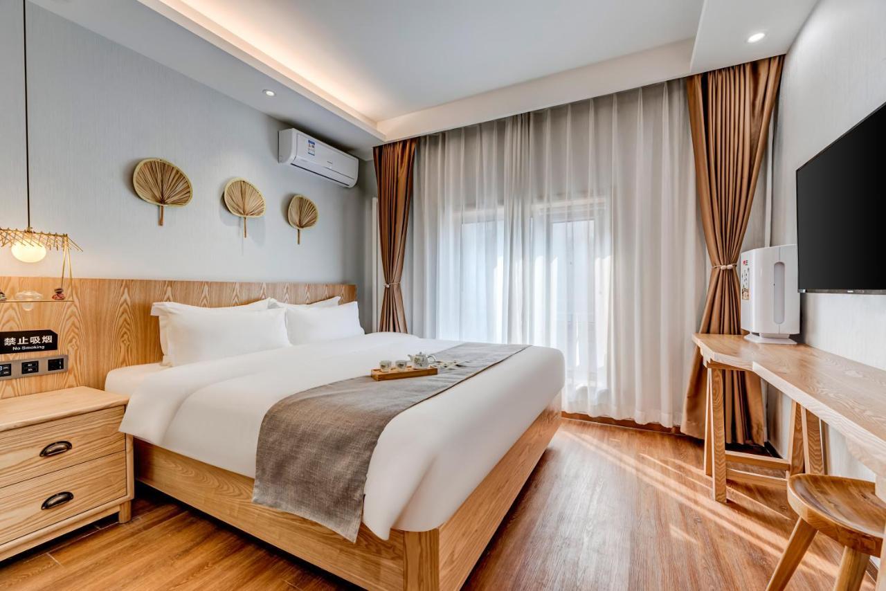 Happy Dragon Culture -in The Center Close To Forbidden City&wangfujing Street&subway Nearby &free Coffee & Free Laundry&english Speaking With Tour Services &free Wifi Unlimited For Western Software