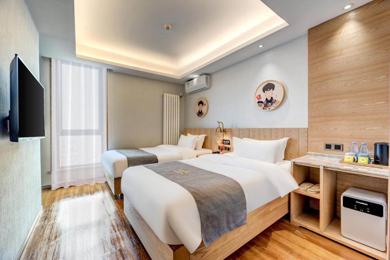 Happy Dragon Culture -in The Center Close To Forbidden City&wangfujing Street&subway Nearby &free Coffee & Free Laundry&english Speaking With Tour Services &free Wifi Unlimited For Western Software Beijing
