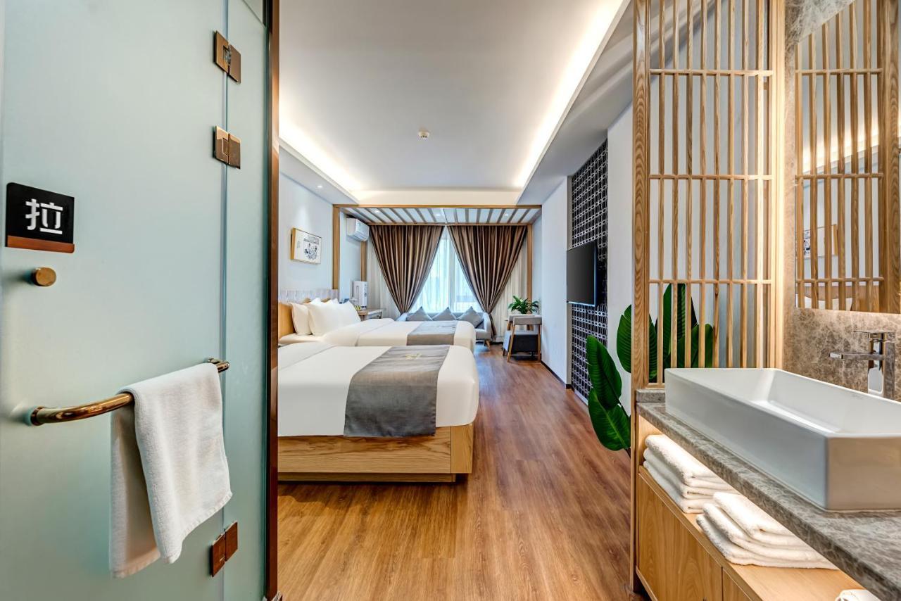 Happy Dragon Culture -in The Center Close To Forbidden City&wangfujing Street&subway Nearby &free Coffee & Free Laundry&english Speaking With Tour Services &free Wifi Unlimited For Western Software Hotel 4*