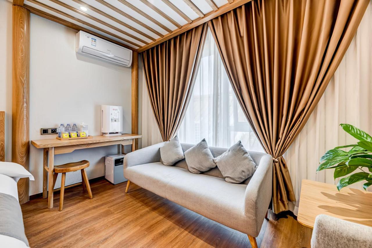 Happy Dragon Culture -in The Center Close To Forbidden City&wangfujing Street&subway Nearby &free Coffee & Free Laundry&english Speaking With Tour Services &free Wifi Unlimited For Western Software