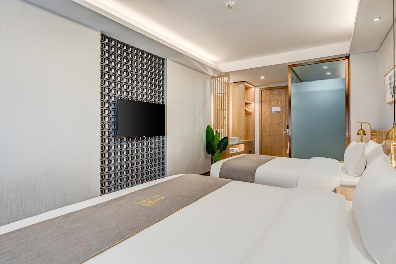 Happy Dragon Culture -in The Center Close To Forbidden City&wangfujing Street&subway Nearby &free Coffee & Free Laundry&english Speaking With Tour Services &free Wifi Unlimited For Western Software Hotel