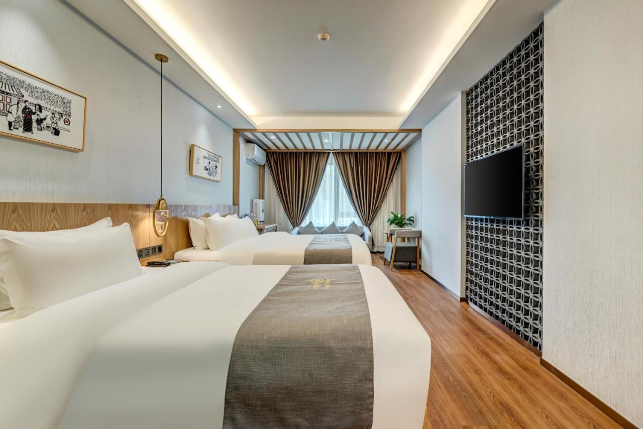 Happy Dragon Culture -in The Center Close To Forbidden City&wangfujing Street&subway Nearby &free Coffee & Free Laundry&english Speaking With Tour Services &free Wifi Unlimited For Western Software Hotel