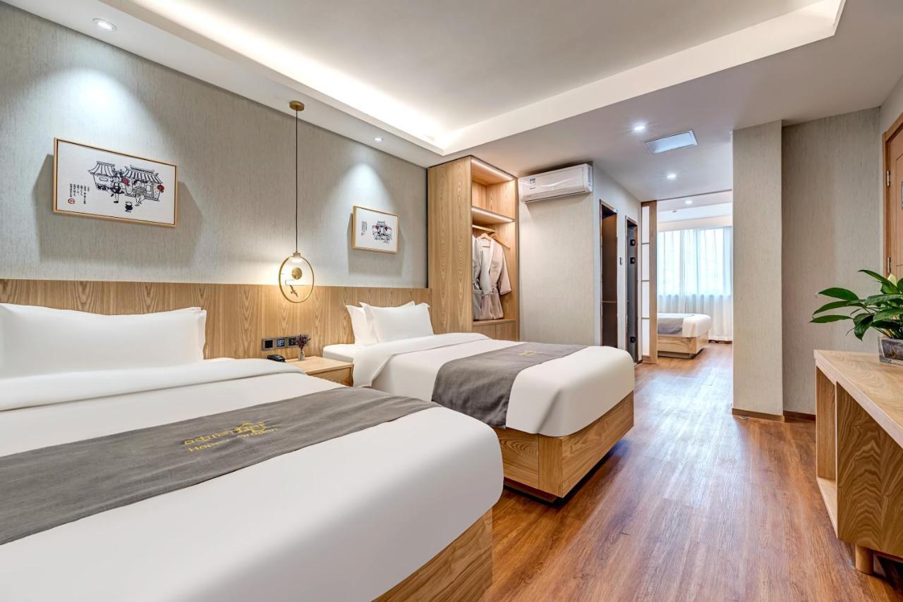 Hotel Happy Dragon Culture -in The Center Close To Forbidden City&wangfujing Street&subway Nearby &free Coffee & Free Laundry&english Speaking With Tour Services &free Wifi Unlimited For Western Software Beijing