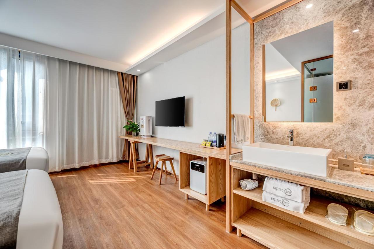 Happy Dragon Culture -in The Center Close To Forbidden City&wangfujing Street&subway Nearby &free Coffee & Free Laundry&english Speaking With Tour Services &free Wifi Unlimited For Western Software Beijing