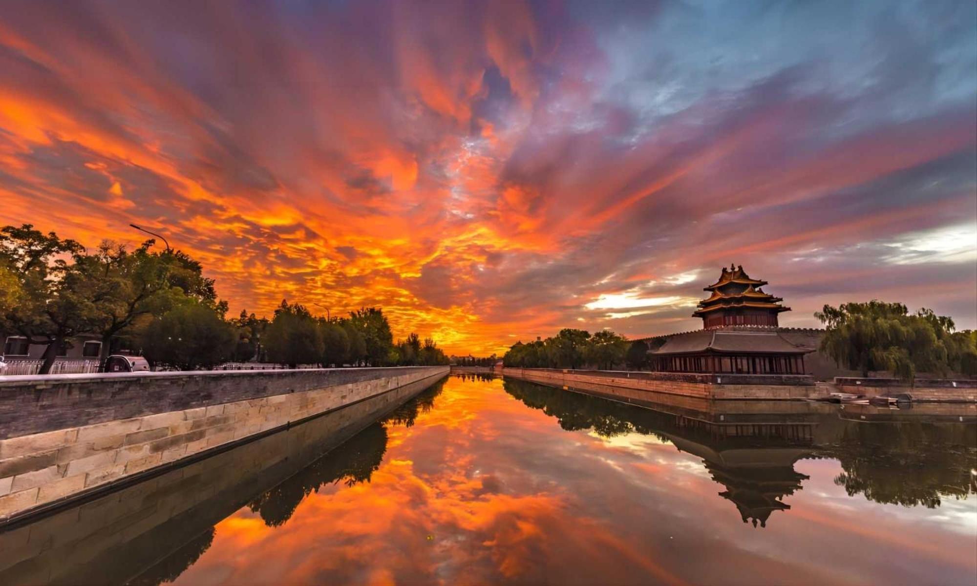 Happy Dragon Culture -in The Center Close To Forbidden City&wangfujing Street&subway Nearby &free Coffee & Free Laundry&english Speaking With Tour Services &free Wifi Unlimited For Western Software Beijing