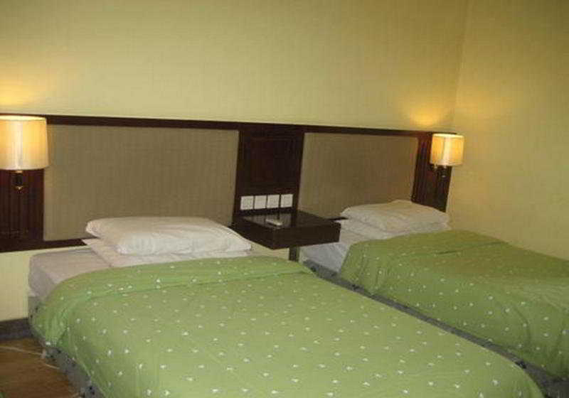 Hotel Happy Dragon Culture -in The Center Close To Forbidden City&wangfujing Street&subway Nearby &free Coffee & Free Laundry&english Speaking With Tour Services &free Wifi Unlimited For Western Software Beijing