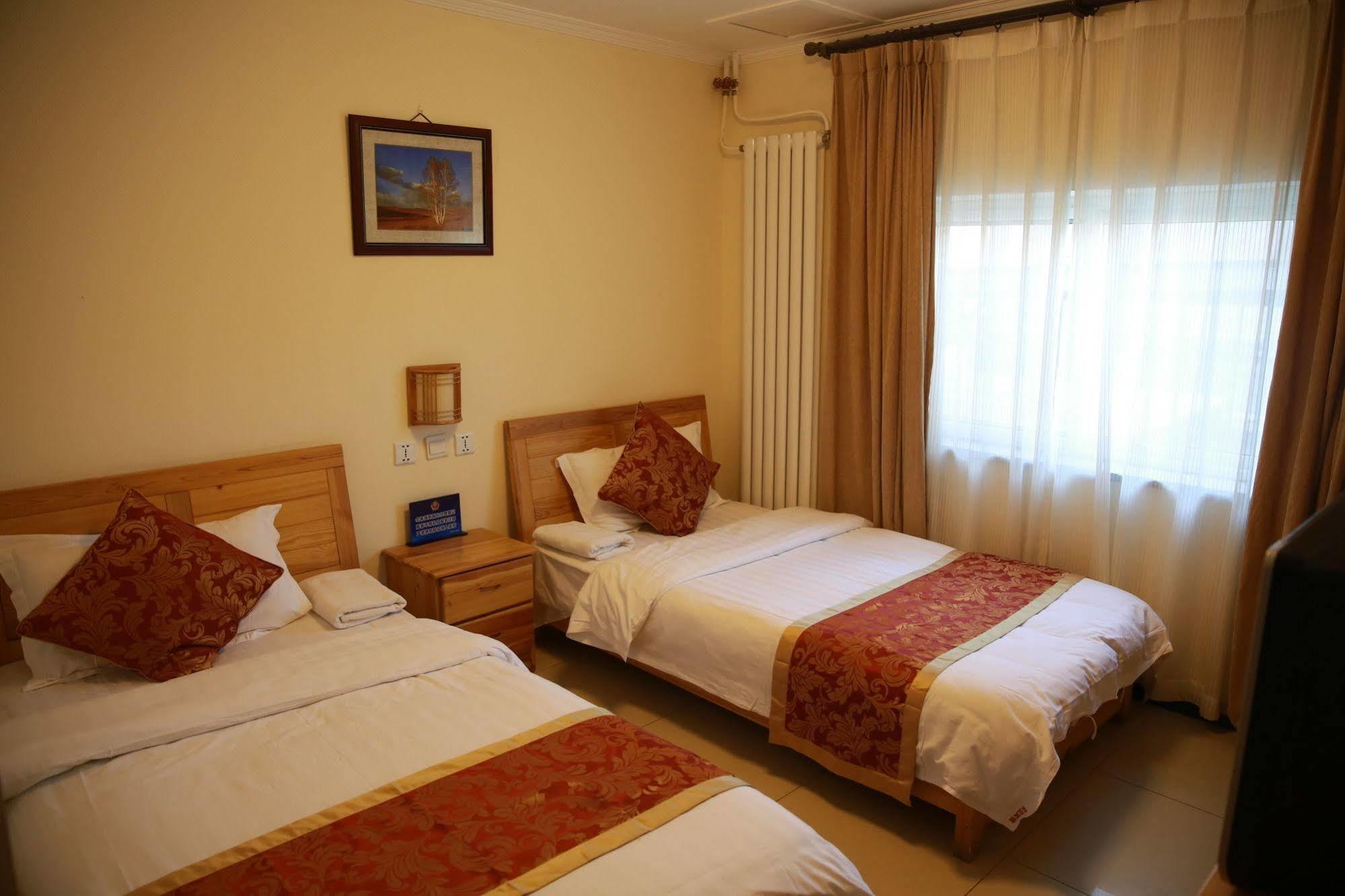 Hotel Happy Dragon Culture -in The Center Close To Forbidden City&wangfujing Street&subway Nearby &free Coffee & Free Laundry&english Speaking With Tour Services &free Wifi Unlimited For Western Software