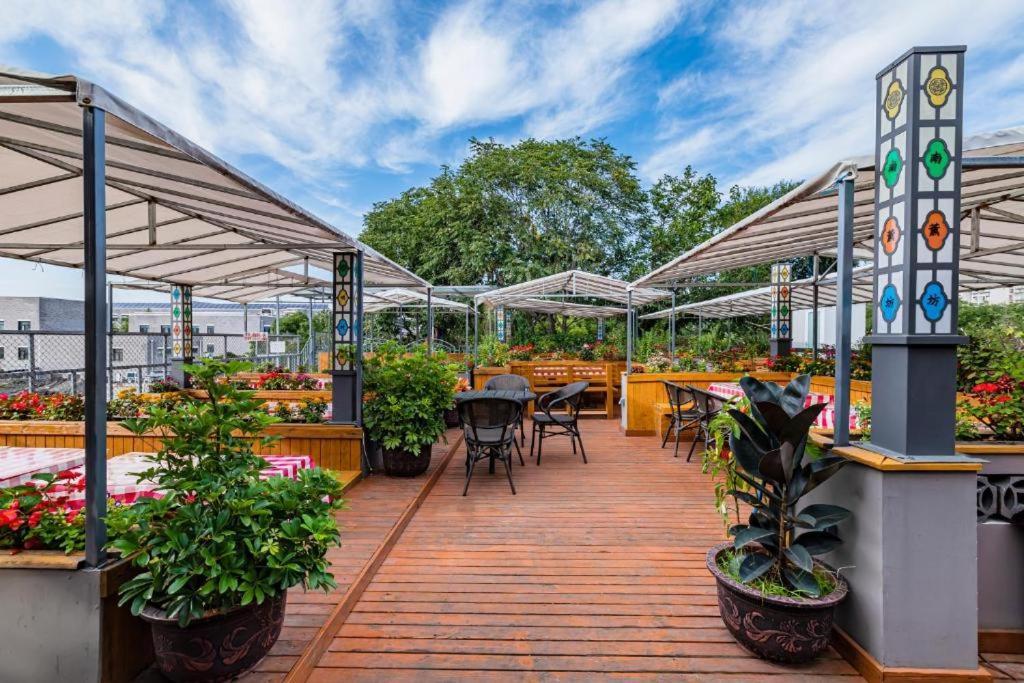 Hotel Happy Dragon Culture Hotel: With Local Insights 4*