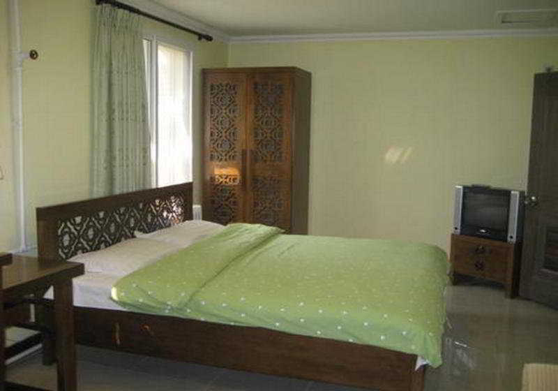 Happy Dragon Culture Hotel: With Local Insights Hotel Beijing